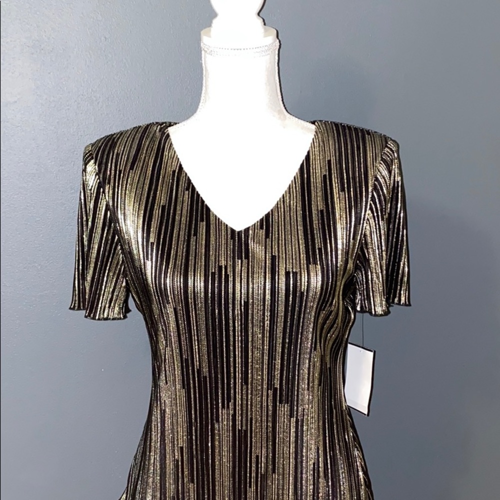 Dress - Picture 3 of 5